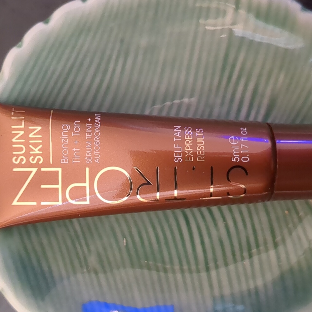 Self-Tanning Face Serum - Picture 3 of 3